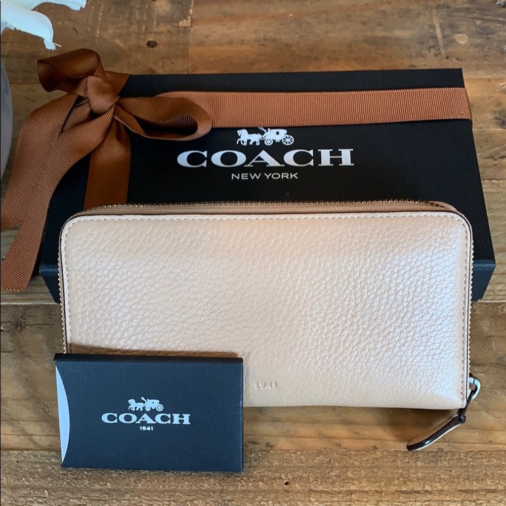Coach 1941 logo wallet beige